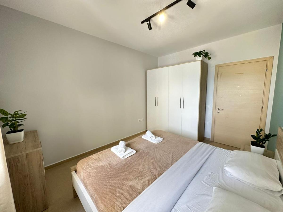 Trea Accomodations - On Private Beach With Sunbed & Umbrella Vlorë Exterior foto
