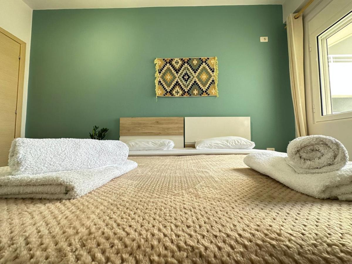 Trea Accomodations - On Private Beach With Sunbed & Umbrella Vlorë Exterior foto